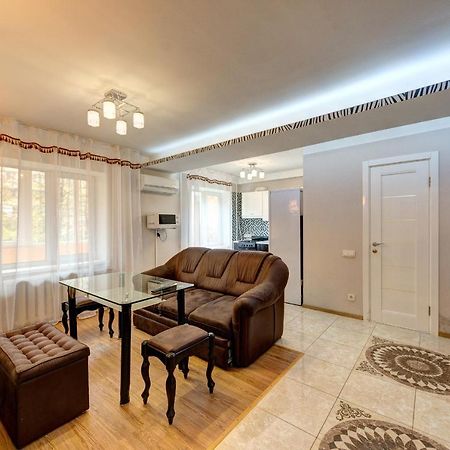 Excellent Apartment Druzhby Narodov Boulevard 3A. Lybedskaya Metro Station Kiev Esterno foto