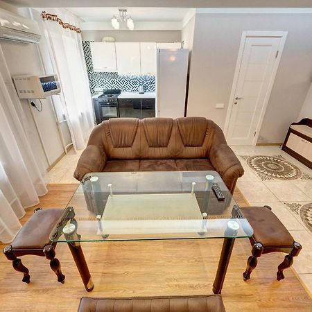 Excellent Apartment Druzhby Narodov Boulevard 3A. Lybedskaya Metro Station Kiev Esterno foto