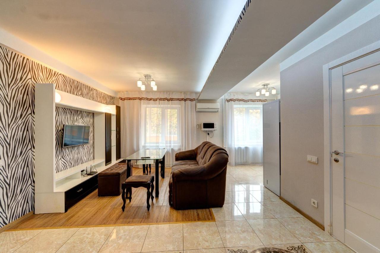 Excellent Apartment Druzhby Narodov Boulevard 3A. Lybedskaya Metro Station Kiev Esterno foto