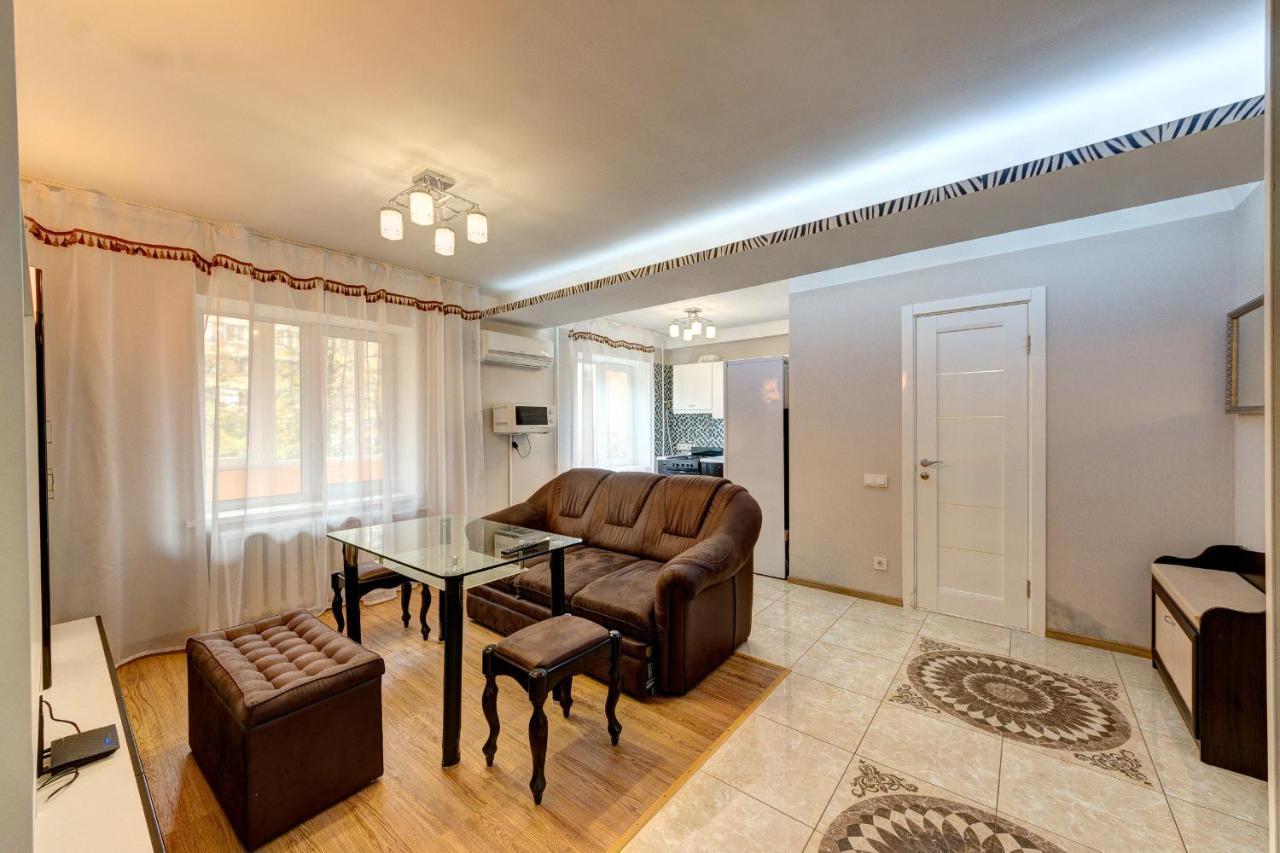 Excellent Apartment Druzhby Narodov Boulevard 3A. Lybedskaya Metro Station Kiev Esterno foto