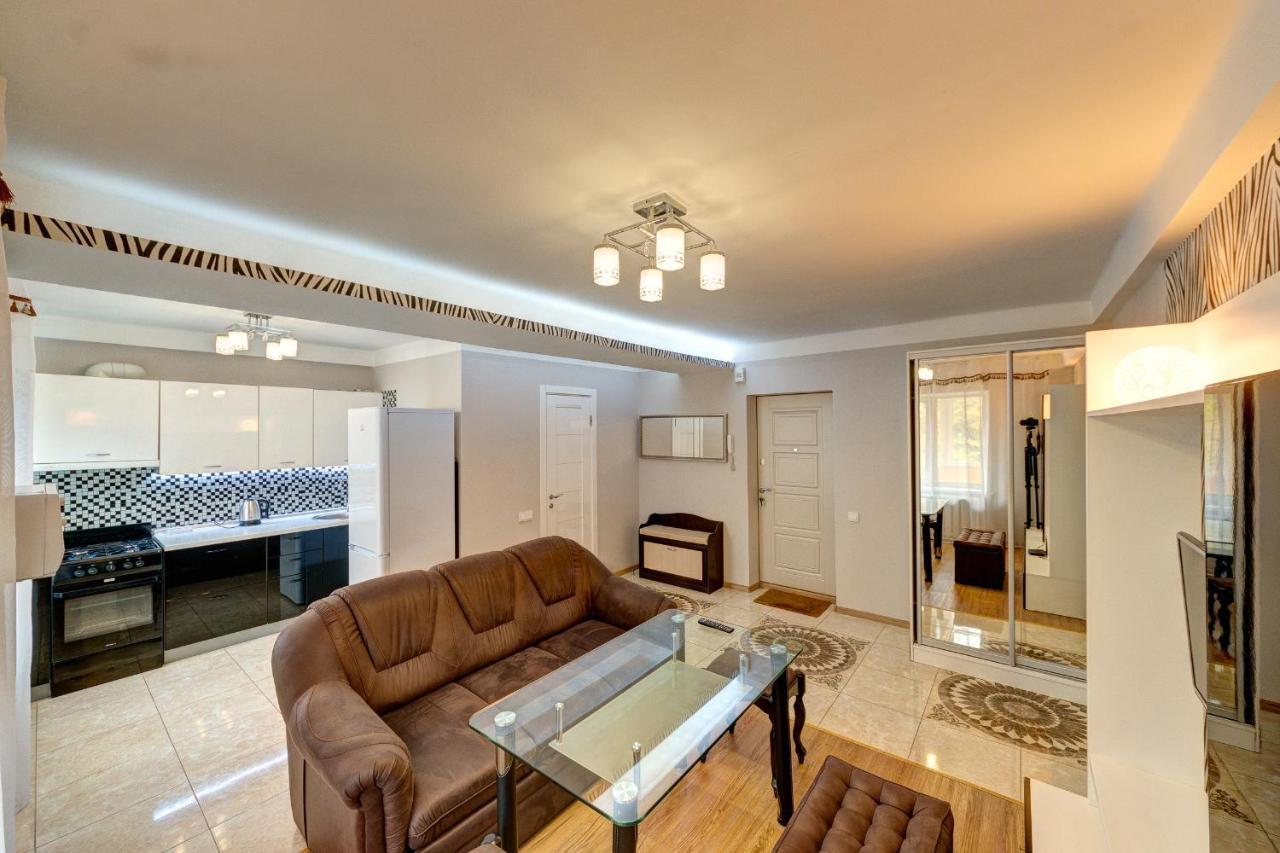 Excellent Apartment Druzhby Narodov Boulevard 3A. Lybedskaya Metro Station Kiev Esterno foto