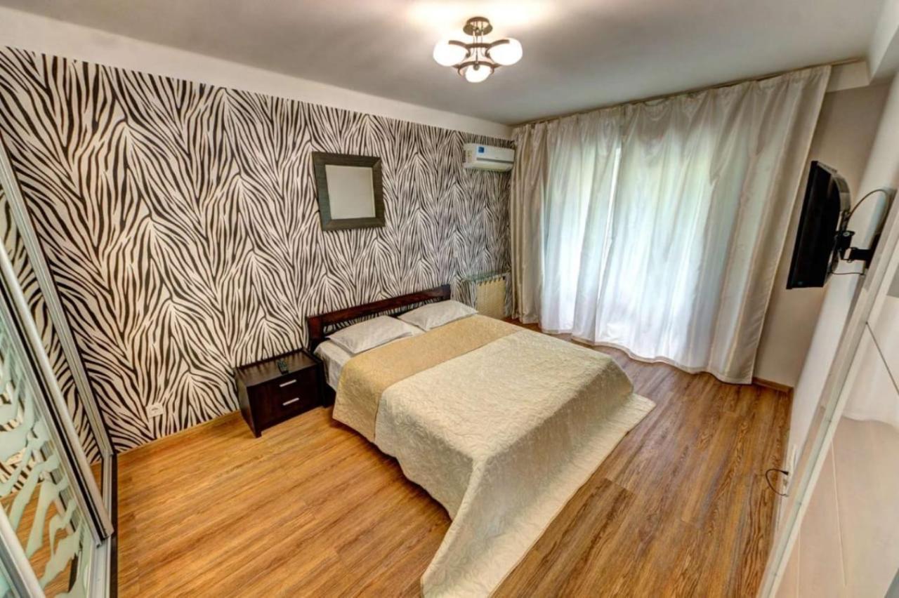 Excellent Apartment Druzhby Narodov Boulevard 3A. Lybedskaya Metro Station Kiev Esterno foto
